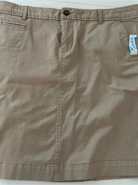 Old Navy Women’s Tan Flat-Front Skirt